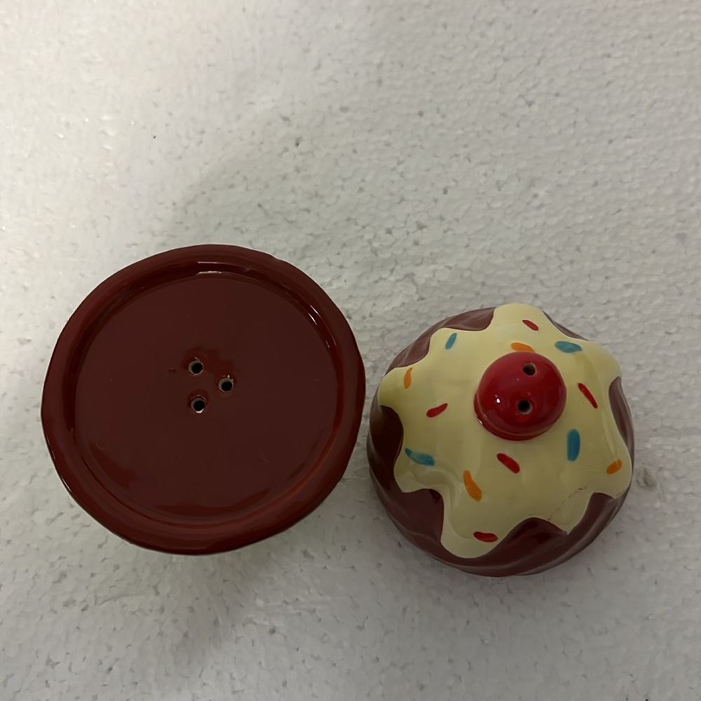 Cracker Barrel Sweet Rewards Chocolate Moment Ceramic Salt + Pepper Shakers - Picture 6 of 9